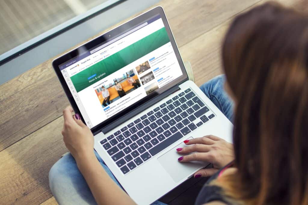 ANYWHERE365 HR sharepoint voorbeeld op laptop
